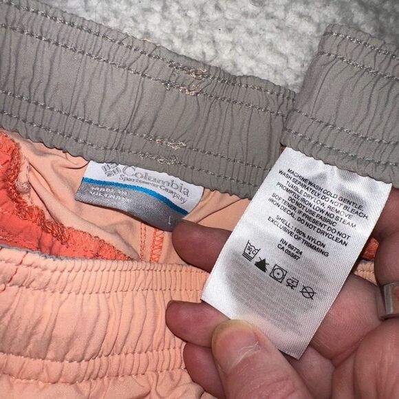 Columbia Lightweight Baggy Hiking Shorts Coral Color Block Large EUC - Picture 7 of 8